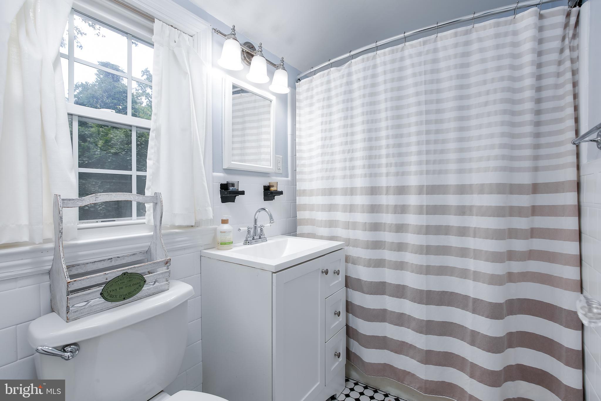 6708 Sherwood Road Baltimore, MD 21239 - Photo 17 of 29