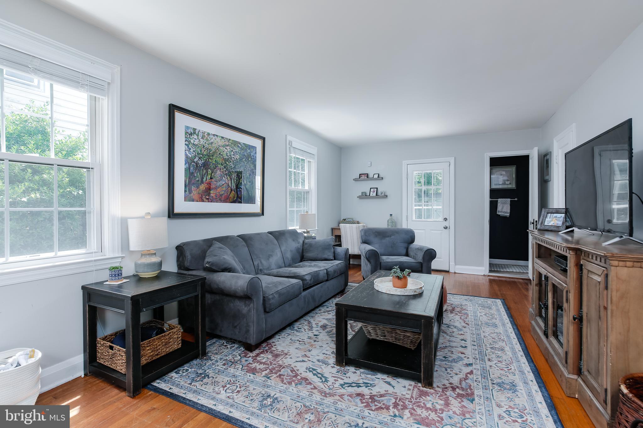 6708 Sherwood Road Baltimore, MD 21239 - Photo 4 of 29