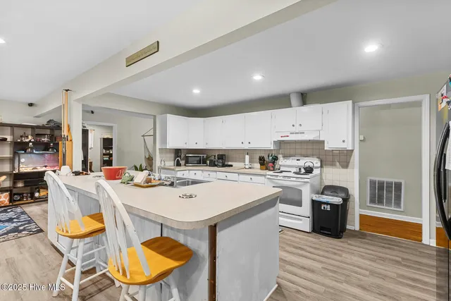 $249,900 | 608 Henderson Drive, Jacksonville, NC 28540