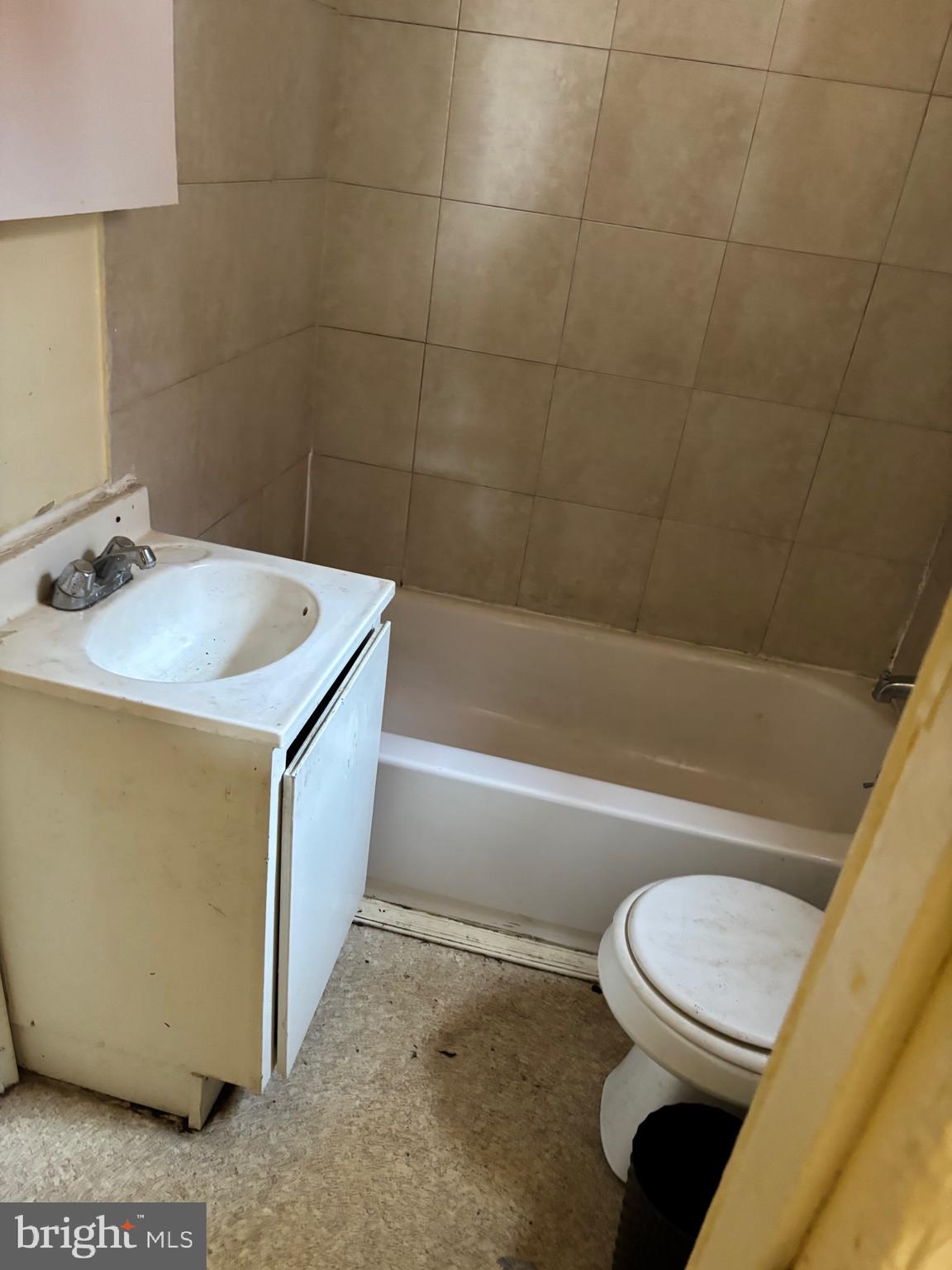 2507 Mutter Street Philadelphia, PA 19133 - Photo 15 of 26 a bathroom with a sink toilet and shower