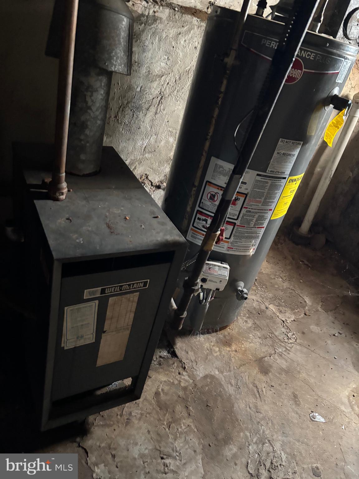 2507 Mutter Street Philadelphia, PA 19133 - Photo 19 of 26 a utility room with dryer and washer