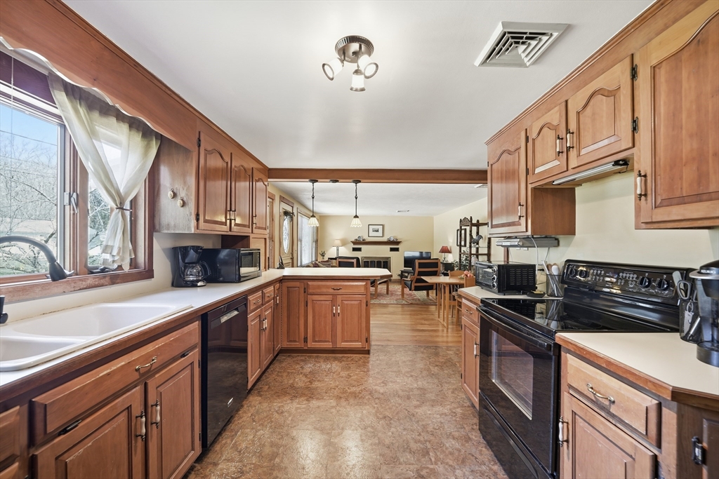 12 Ranch Avenue Easthampton, MA 01027 - Photo 12 of 42