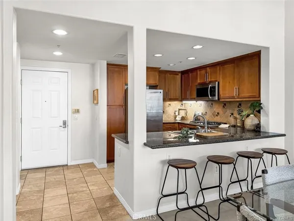 $2,800 | 931 East Walnut Street, Unit 607, Pasadena, CA 91106