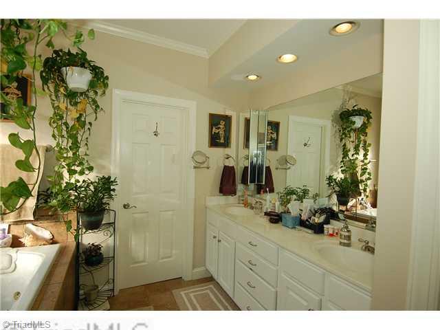 912 Williams Road Lewisville, NC 27023 - Photo 7 of 15 Master Bath/Spa.