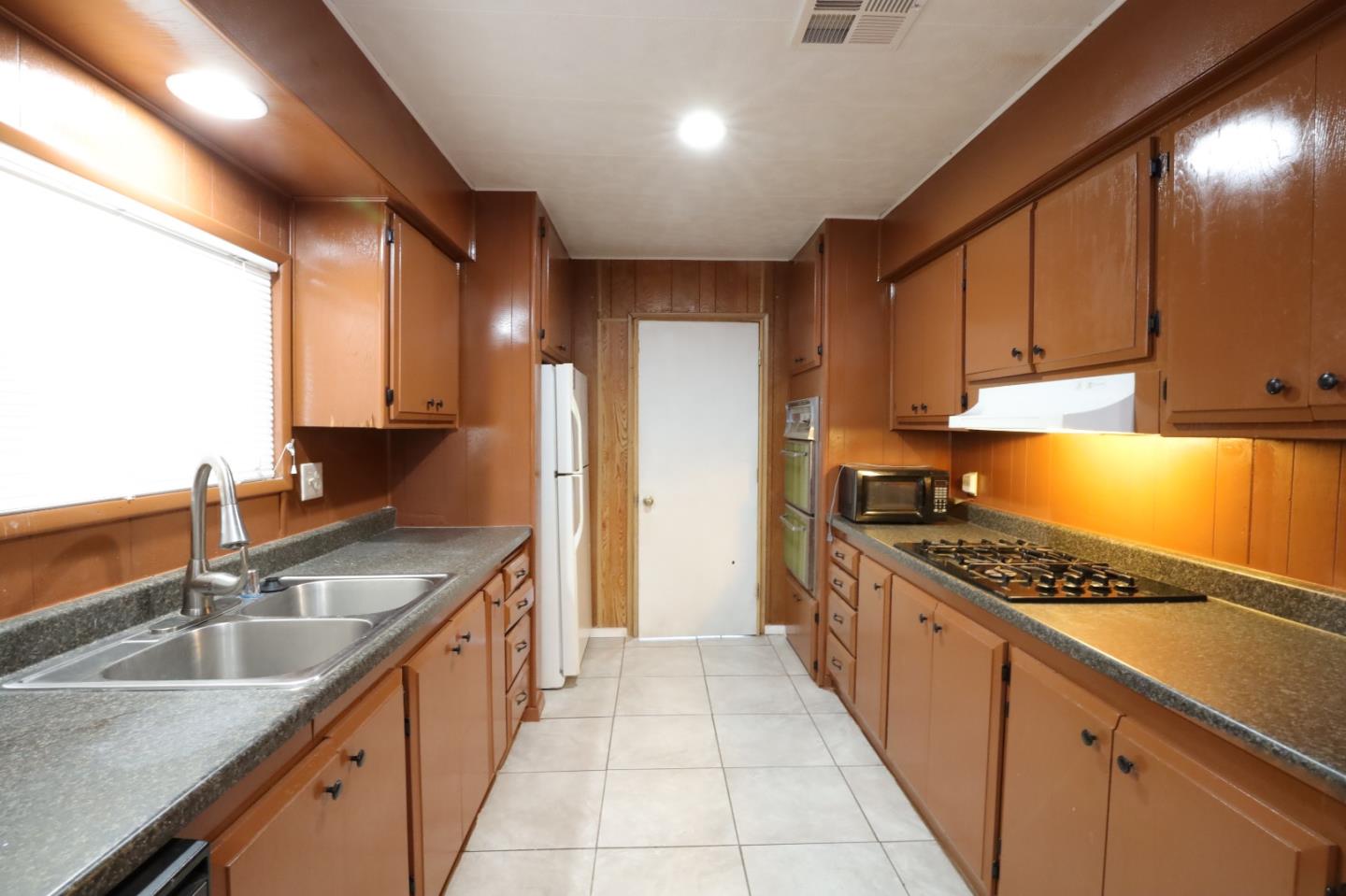 2151 Oakland Road, Unit 119 San Jose, CA 95131 - Photo 4 of 15 a kitchen with granite countertop a sink and cabinets