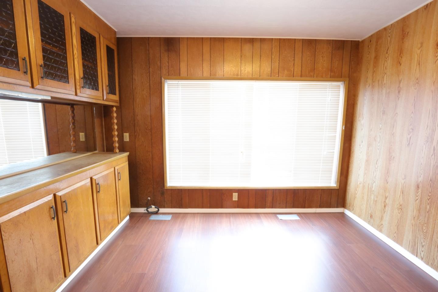 2151 Oakland Road, Unit 119 San Jose, CA 95131 - Photo 6 of 15 an empty room with a window