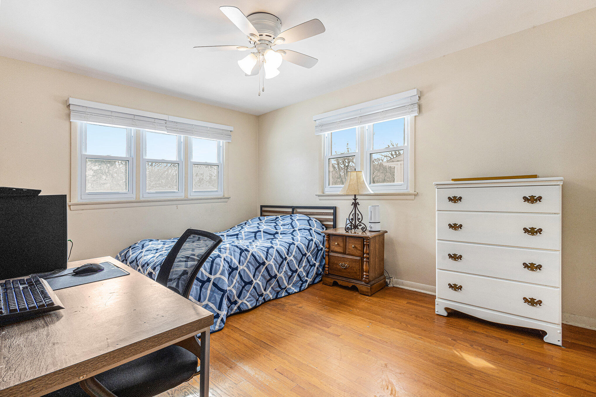 1511 Park Drive Munster, IN 46321 - Photo 18 of 23 a bedroom with two bed and a desk