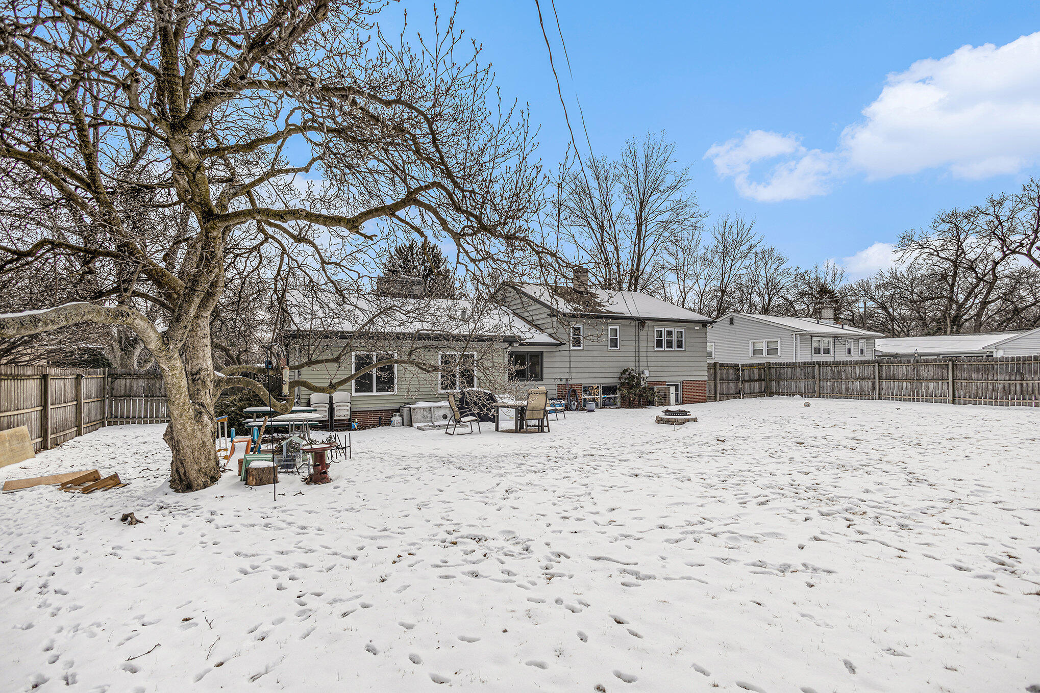 1511 Park Drive Munster, IN 46321 - Photo 20 of 23 a view of a backyard of a house