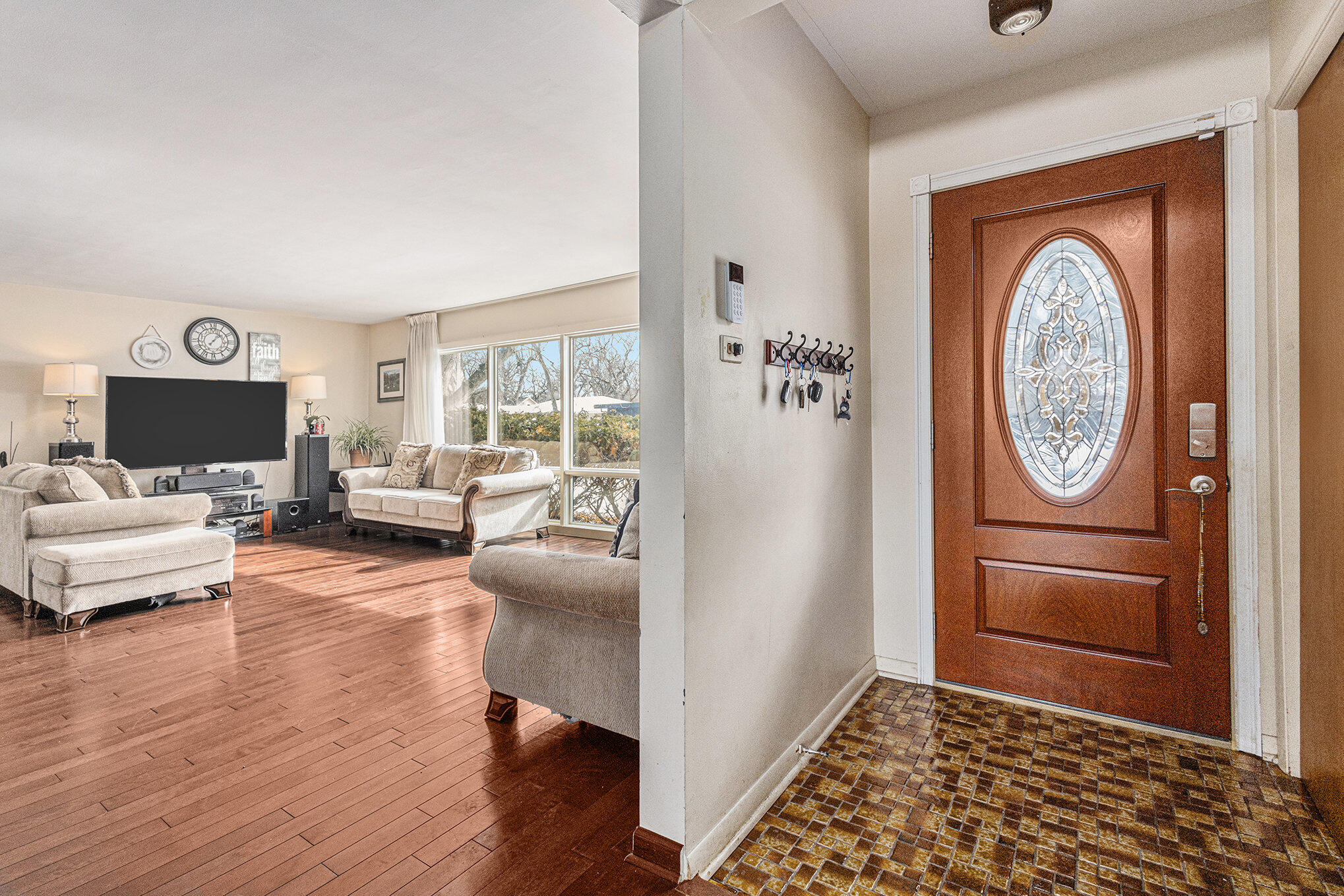 1511 Park Drive Munster, IN 46321 - Photo 5 of 23 a living room with furniture and a window