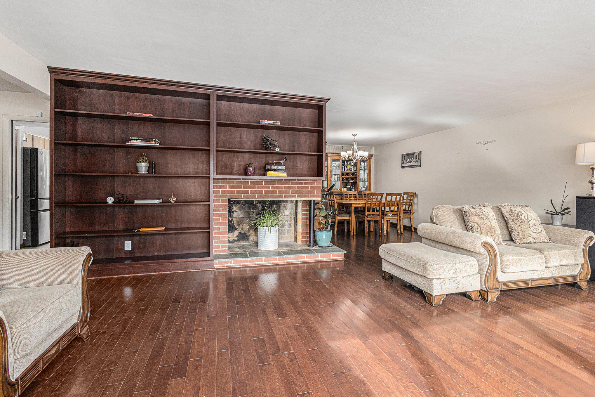 1511 Park Drive Munster, IN 46321 - Photo 9 of 23 a living room with furniture and wooden floor
