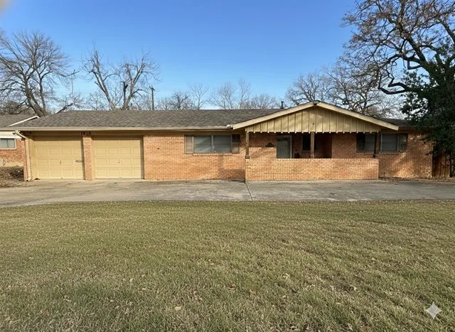 $2,200 | 7013 Meadowbrook Drive, Fort Worth, TX 76112