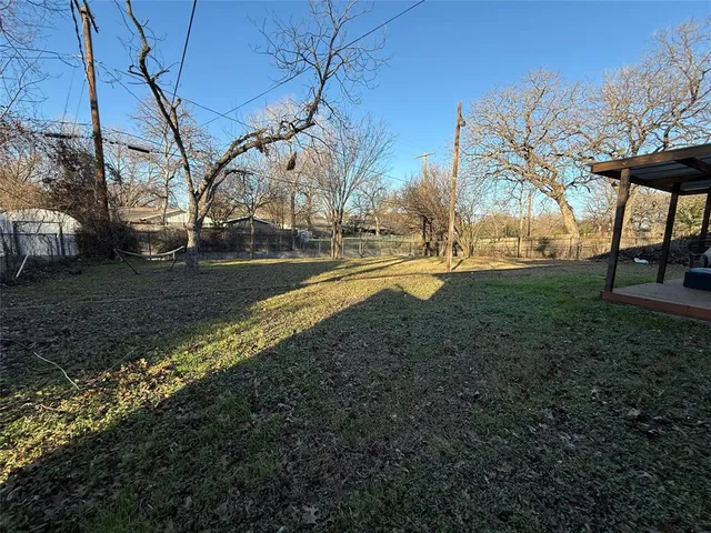 a view of a yard with a fountain
