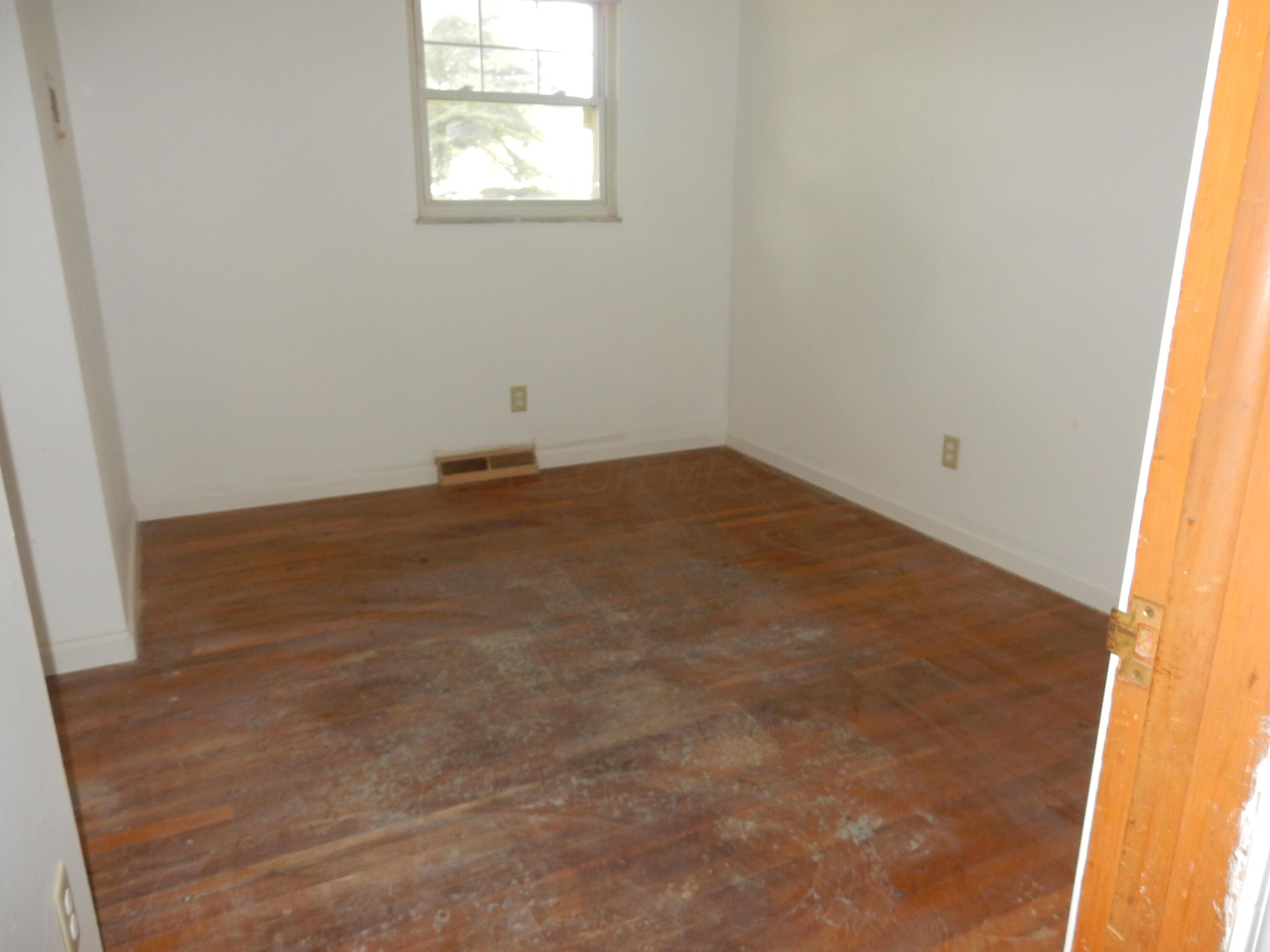 4464 Midvale Road Columbus, OH 43224 - Photo 4 of 38