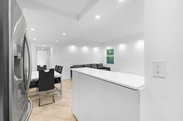 $2,195 | 1439 South Ocean Boulevard, Unit 215, Pompano Beach, FL 33062