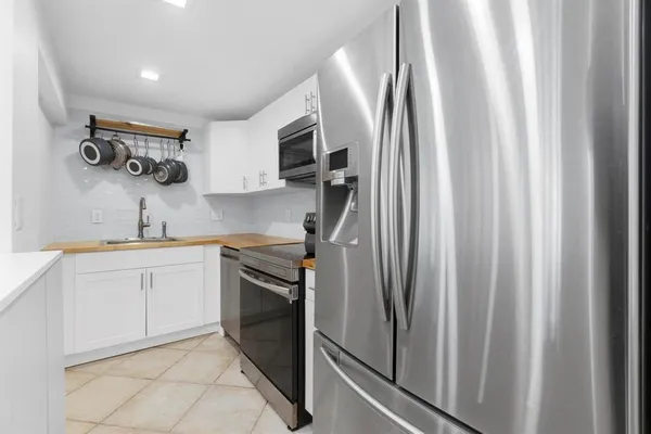 $2,195 | 1439 South Ocean Boulevard, Unit 215, Pompano Beach, FL 33062