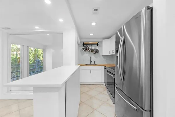 $2,195 | 1439 South Ocean Boulevard, Unit 215, Pompano Beach, FL 33062