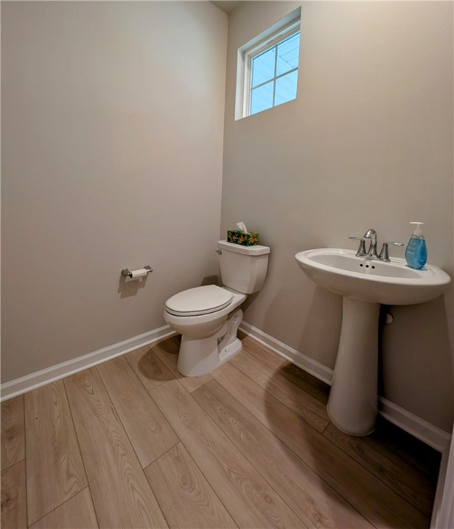445 Bee Cove Way Pendleton, SC 29670 - Photo 21 of 26 Half bathroom (1st floor)