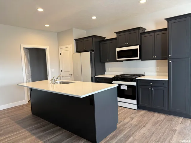 $2,800 | 1601 Blenheim Drive, Springfield, IL 62711