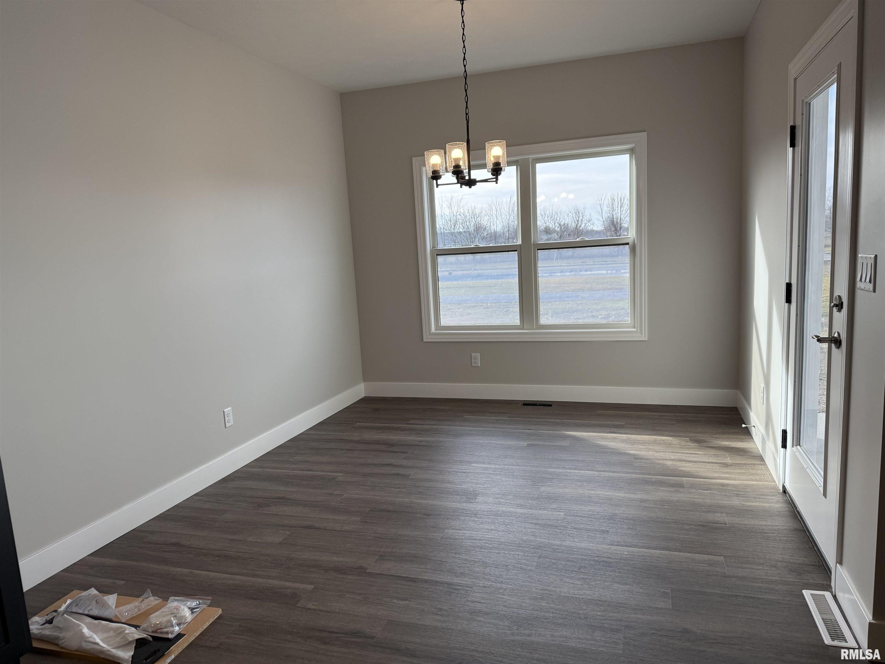 1601 Blenheim Drive Springfield, IL 62711 - Photo 12 of 21