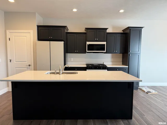 $2,800 | 1601 Blenheim Drive, Springfield, IL 62711