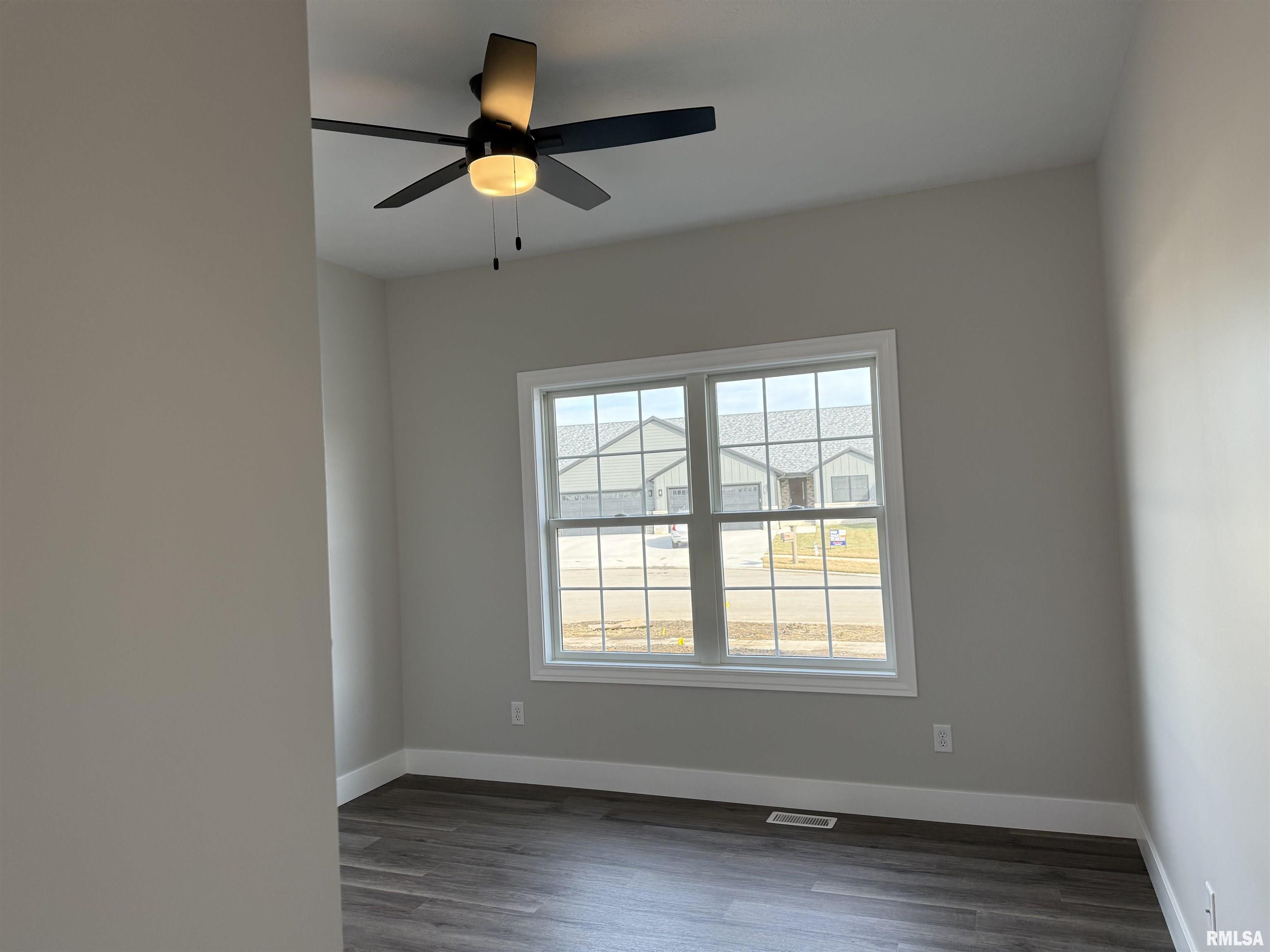 1601 Blenheim Drive Springfield, IL 62711 - Photo 3 of 21