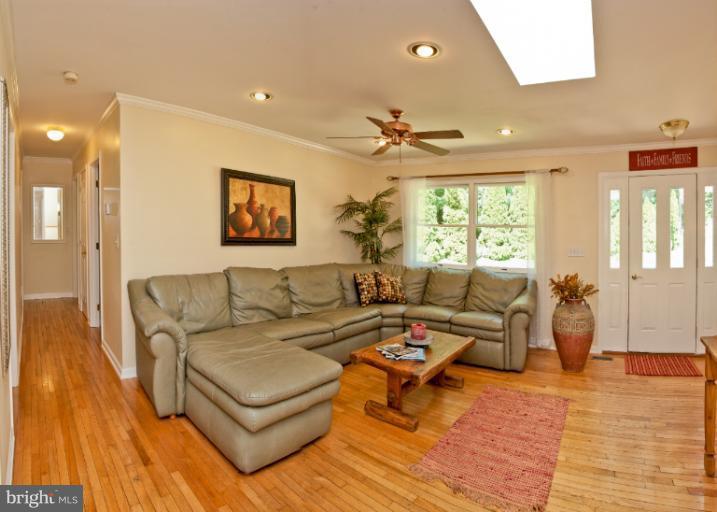 1454 Middletown Road Annapolis, MD 21409 - Photo 3 of 29 Family Room