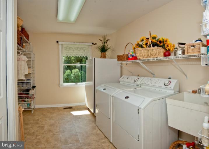 1454 Middletown Road Annapolis, MD 21409 - Photo 9 of 29 Interior (General)