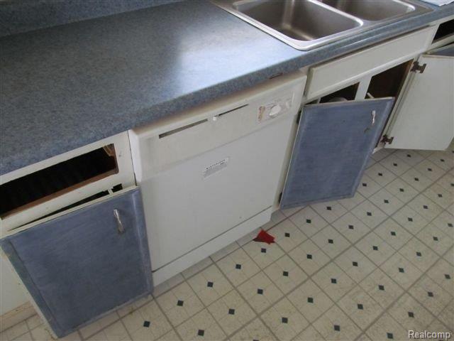 17787 Reno Street Riverview, MI 48193 - Photo 15 of 28 261-848620 kitchen appliances.JP