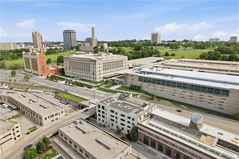 $325,000 | 360 West Pershing Road, Unit 190, Kansas City, MO 64108
