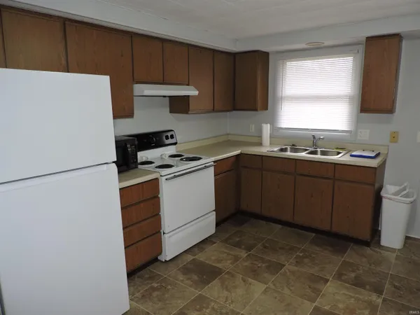 $780 | 125 West Orange Street, Unit D, Cromwell, IN 46732