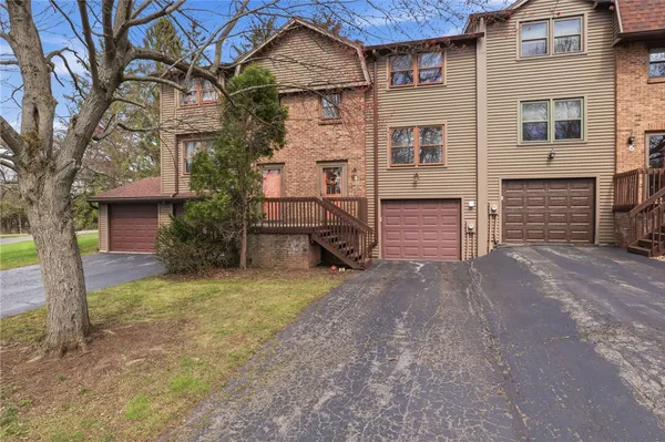 $189,900 | 4 Chesterton Court, Perinton, NY 14450