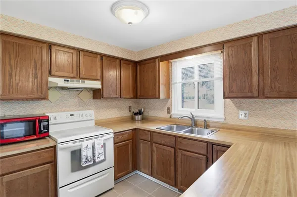 $189,900 | 4 Chesterton Court, Perinton, NY 14450
