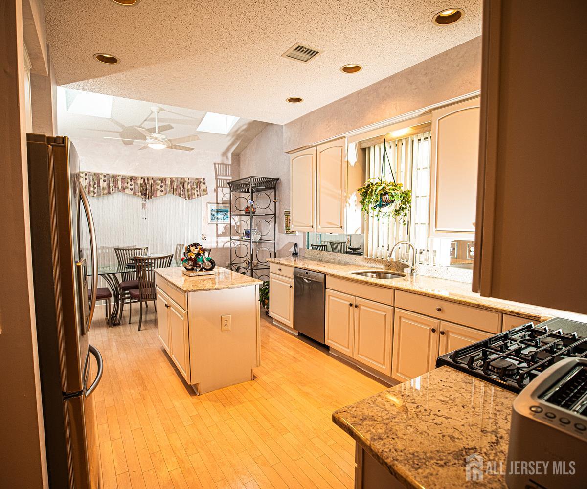 79 Chichester Road Monroe Township, NJ 08831 - Photo 5 of 38 Gallery Image 5