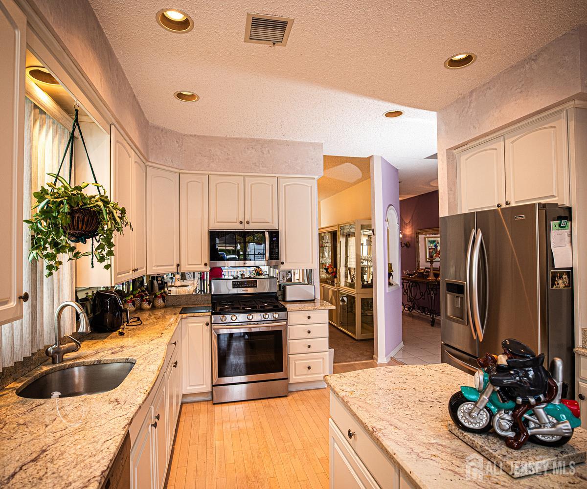 79 Chichester Road Monroe Township, NJ 08831 - Photo 7 of 38 Gallery Image 7