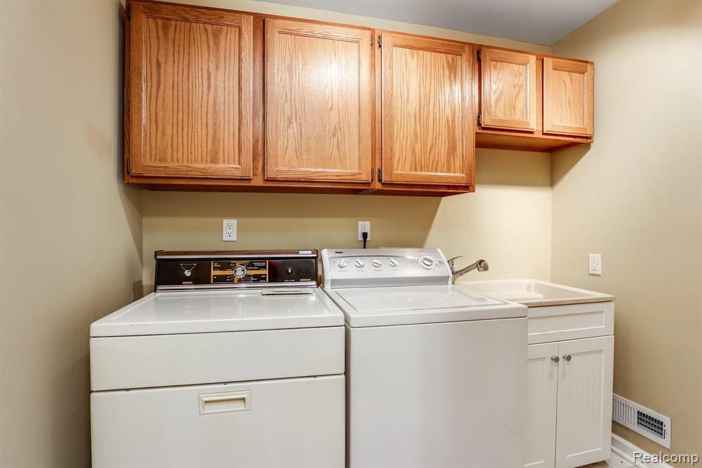 34242 Freedom Road Farmington, MI 48335 - Photo 22 of 32
