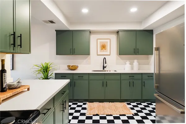 $799,999 | 534 South Oak Knoll Avenue, Unit 103, Pasadena, CA 91101