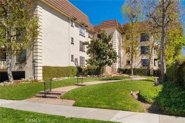 $799,999 | 534 South Oak Knoll Avenue, Unit 103, Pasadena, CA 91101