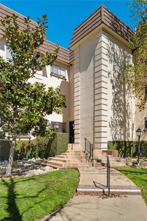 $799,999 | 534 South Oak Knoll Avenue, Unit 103, Pasadena, CA 91101