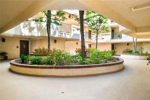 $799,999 | 534 South Oak Knoll Avenue, Unit 103, Pasadena, CA 91101