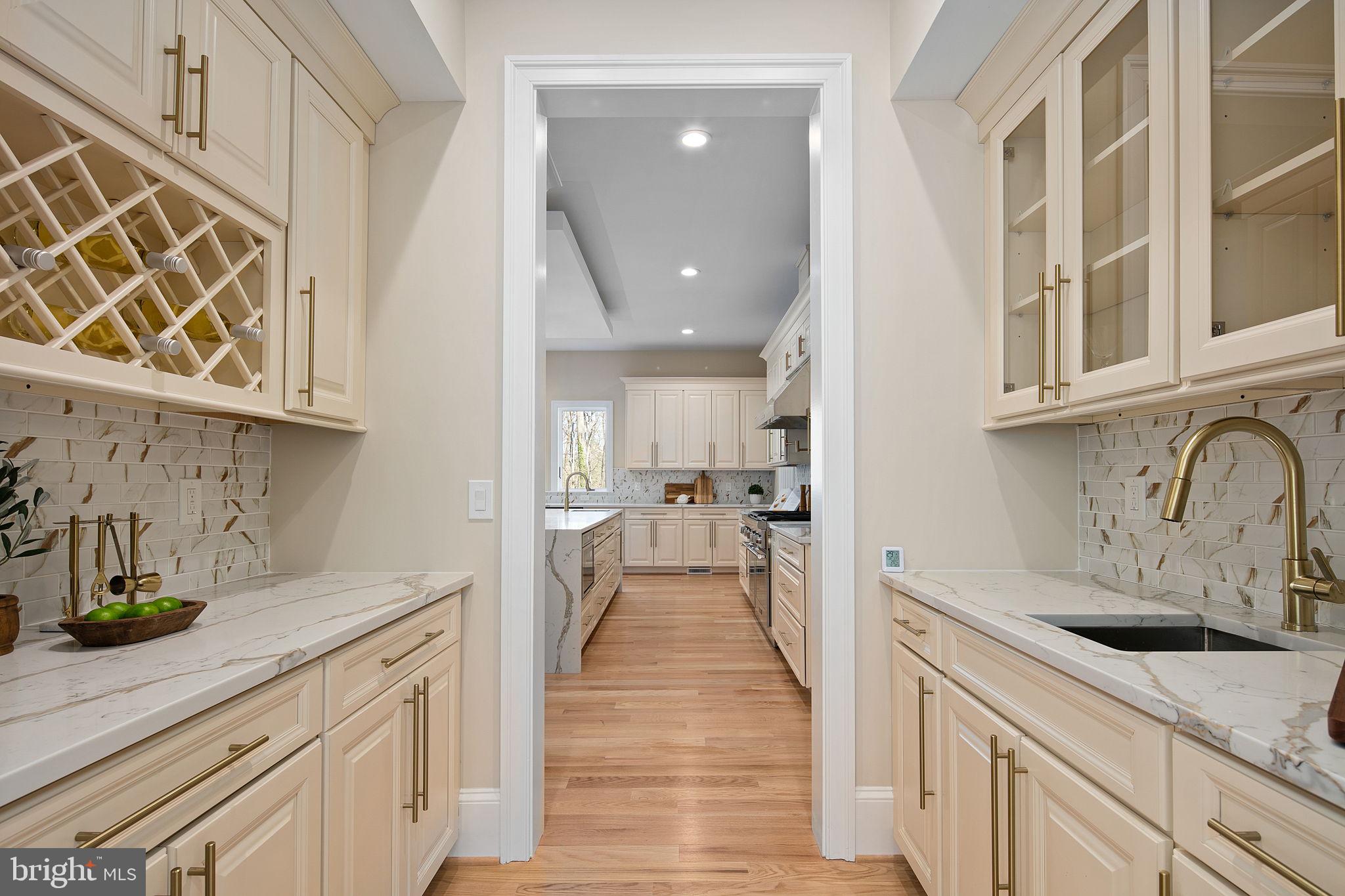 6908 Cherry Lane Annandale, VA 22003 - Photo 32 of 118 Butler's Pantry