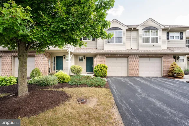 $2,300 | 112 Hawk Court, Hummelstown, PA 17036