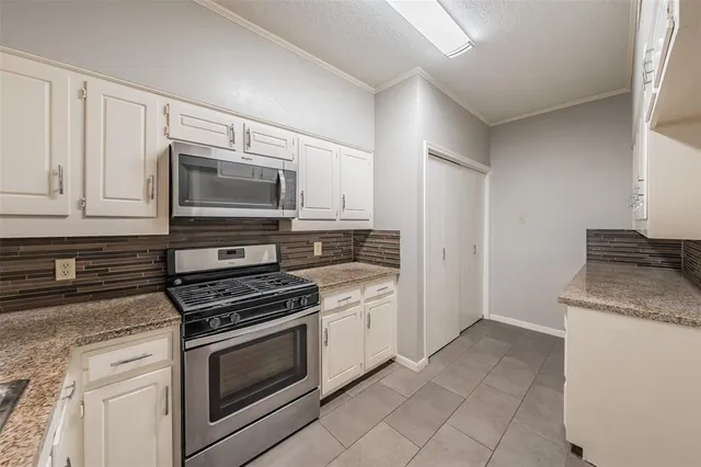 $2,550 | 10618 Ravenscroft Drive, Dallas, TX 75230