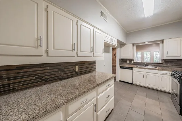 $2,550 | 10618 Ravenscroft Drive, Dallas, TX 75230