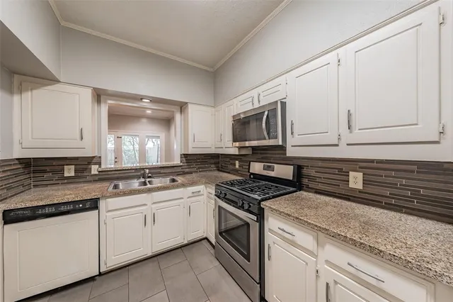 $2,550 | 10618 Ravenscroft Drive, Dallas, TX 75230