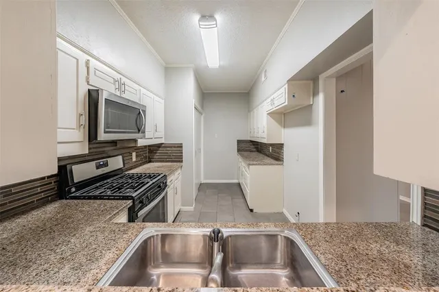 $2,550 | 10618 Ravenscroft Drive, Dallas, TX 75230