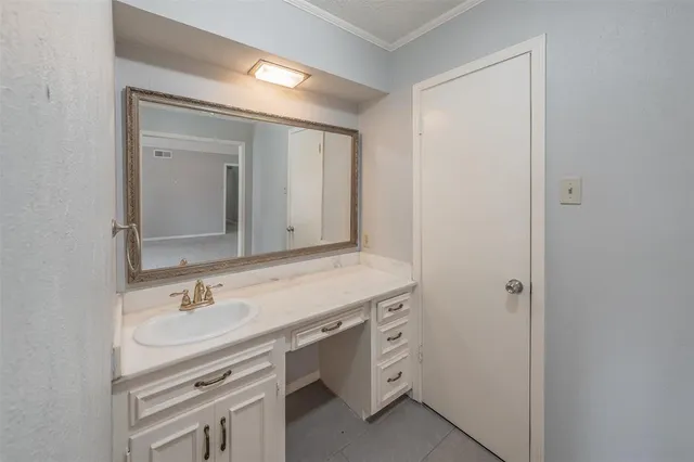 $2,550 | 10618 Ravenscroft Drive, Dallas, TX 75230