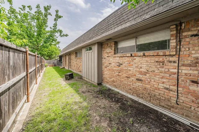 $2,550 | 10618 Ravenscroft Drive, Dallas, TX 75230