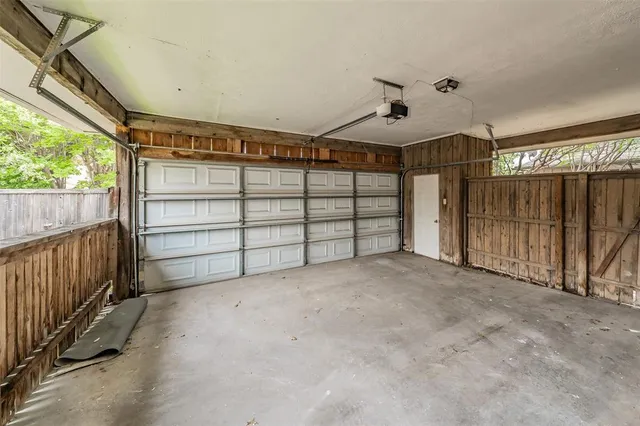 $2,550 | 10618 Ravenscroft Drive, Dallas, TX 75230