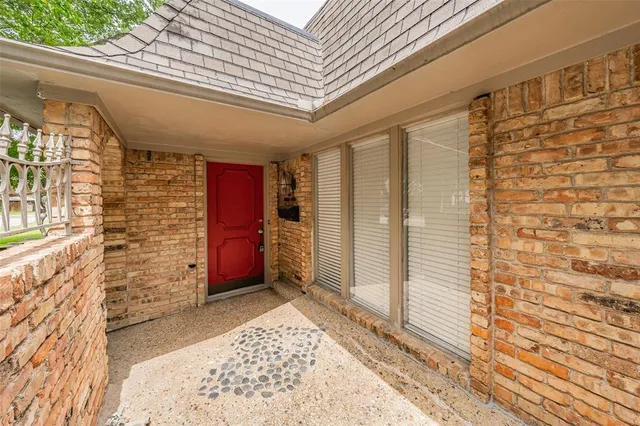 $2,550 | 10618 Ravenscroft Drive, Dallas, TX 75230