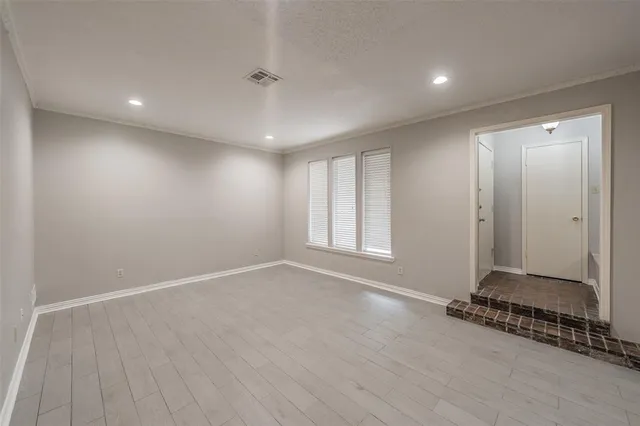 $2,550 | 10618 Ravenscroft Drive, Dallas, TX 75230